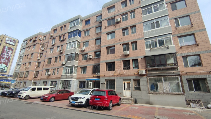 商务学院外景图