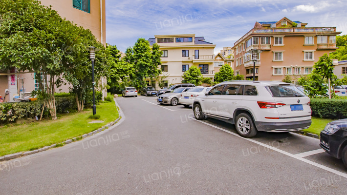 元隆山庄外景图