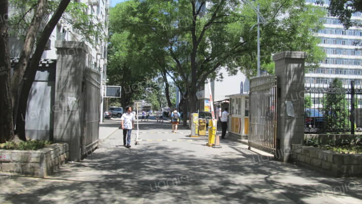 教工公寓楼外景图