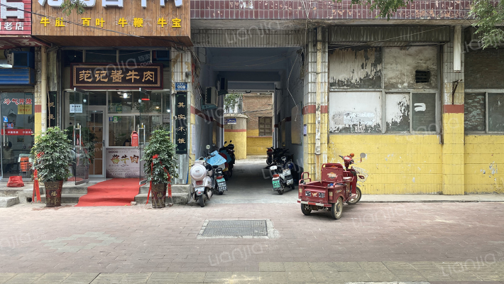 行政审批中心家属院外景图