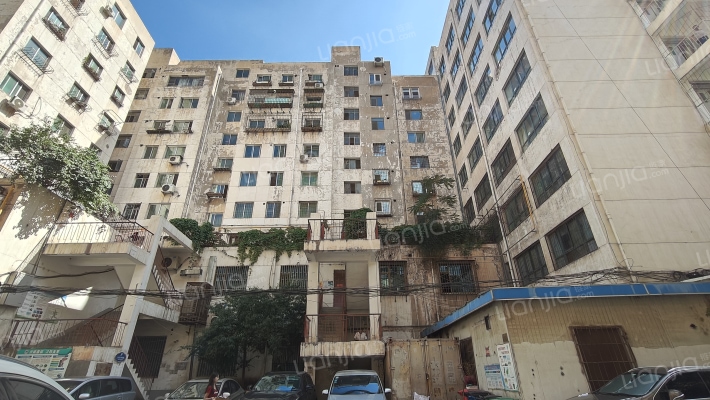 豪特家属院外景图