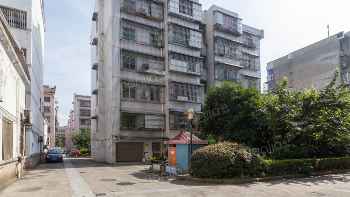 蓝盾公寓外景图