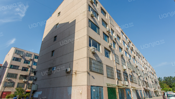 凌駿居園外景图