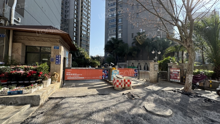 巴士西苑外景图