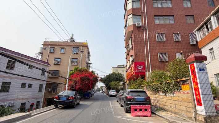 东山后亭里外景图