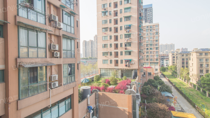 银泰广场外景图