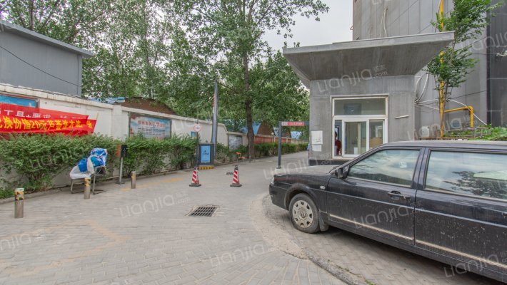 力宝前城外景图