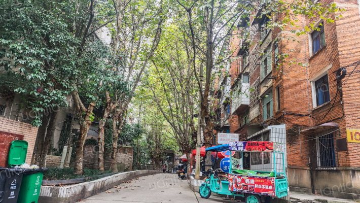 电杆厂宿舍外景图