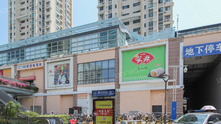 新华都购物广场外景图