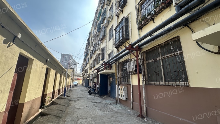 房管局住宅楼外景图