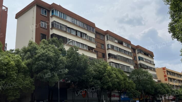 民航路242号外景图