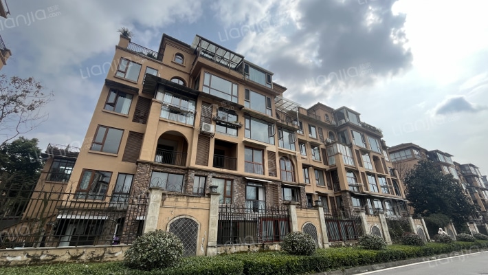 中华青城外景图