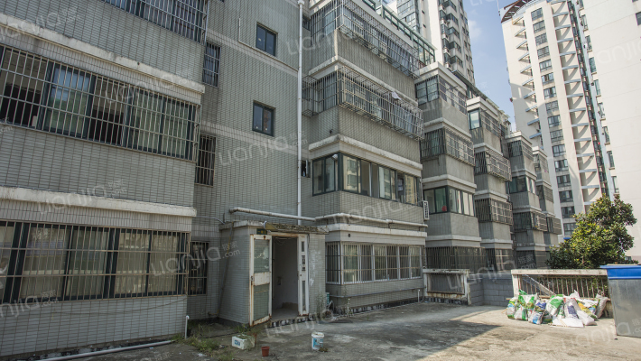 金河畔花园外景图