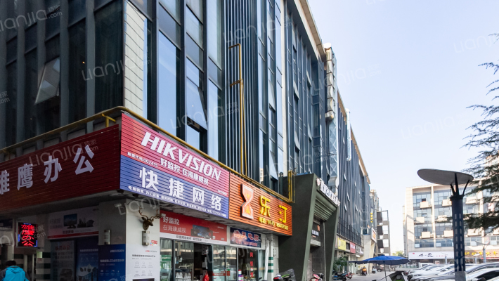 都市春天外景图