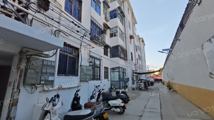 开源批发市场住宅楼外景图