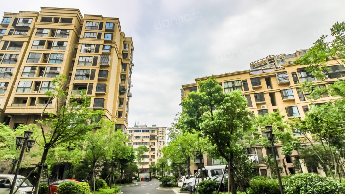 鸿翔万隆府外景图