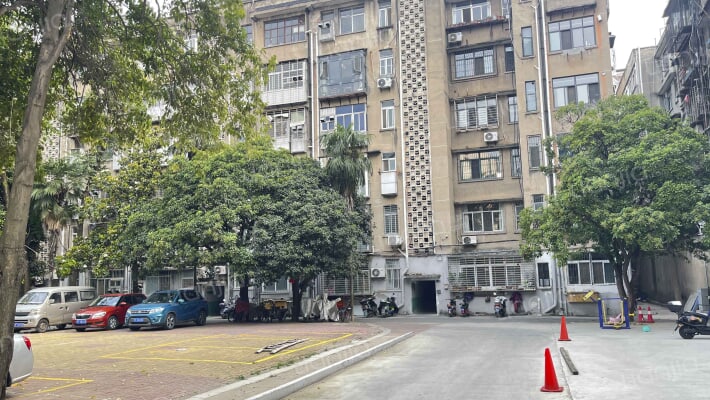 襄阳市工业干部学校外景图