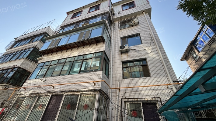 商品房宿舍外景图