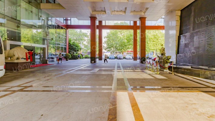 地铁大厦外景图