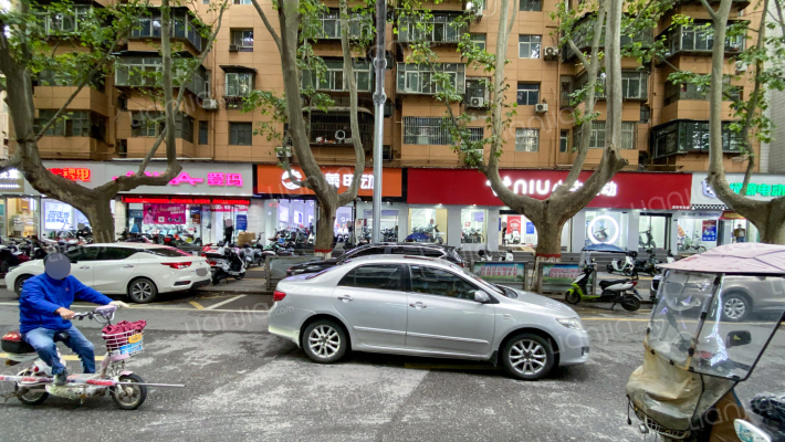 散办家属楼外景图