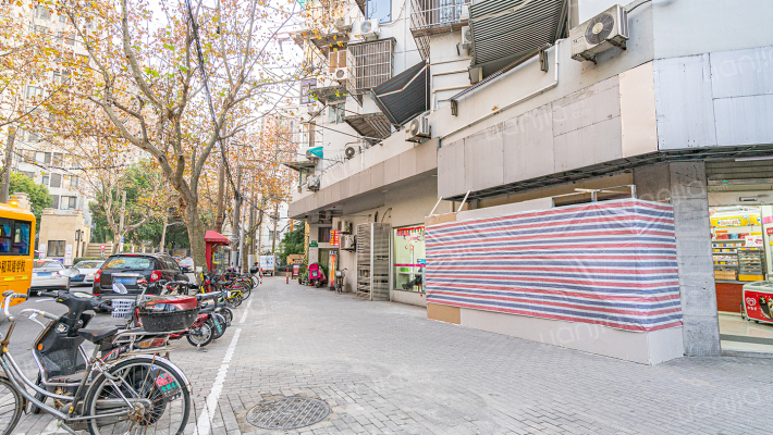 巴士小区外景图