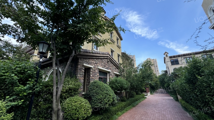 龙湖滟澜海岸和院外景图