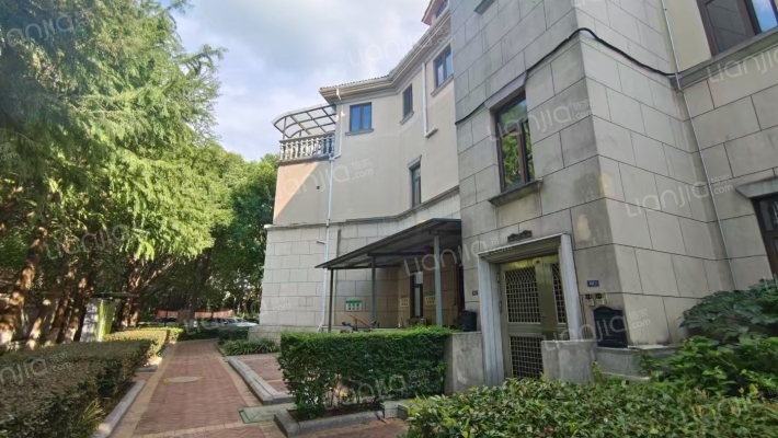 双湖湾别墅外景图