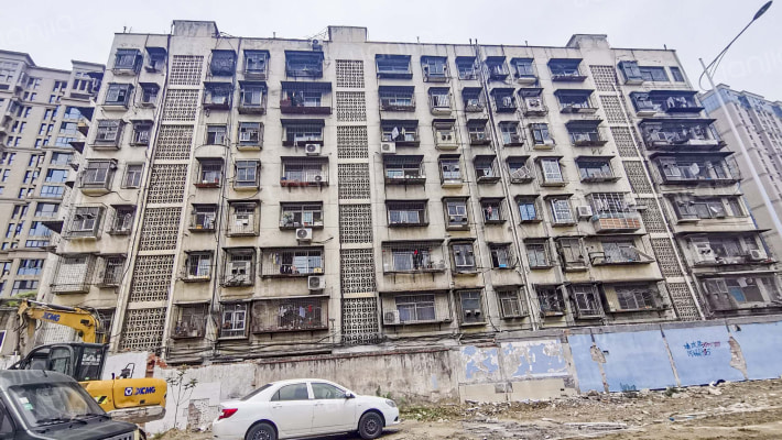 三元公寓外景图