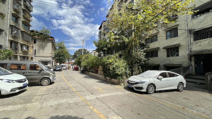 省建四公司宿舍外景图