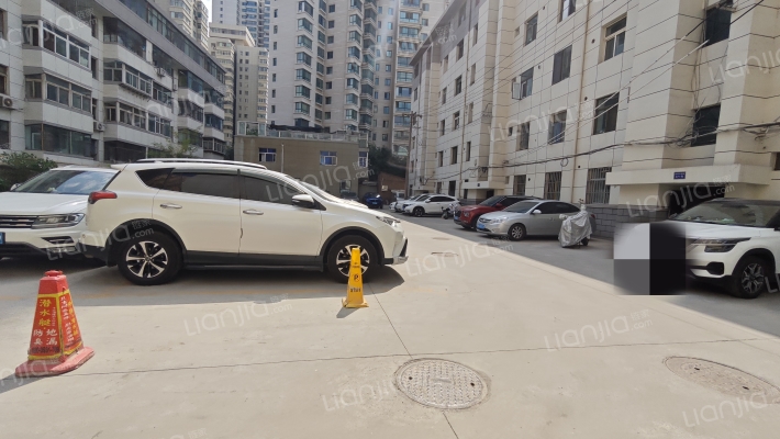 光辉滨河小区外景图