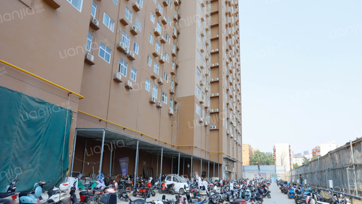 乾宏跃城外景图