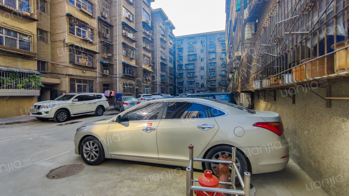 西安供电局炮房街家属楼外景图