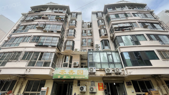 力源食品家属楼外景图