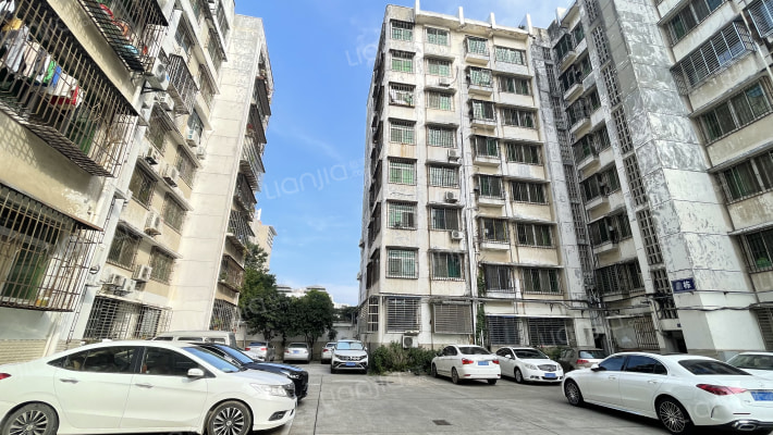 湖北银行家属院外景图