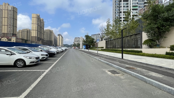 海伦堡九玺外景图