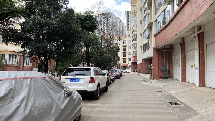 青青小镇外景图