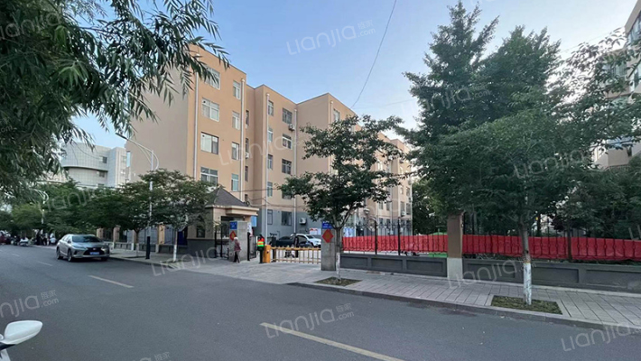 鲁伟宿舍外景图