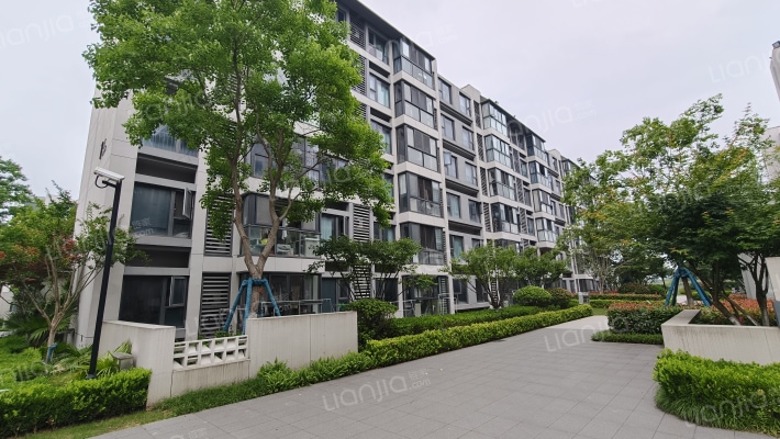 万科湖山观云庭外景图