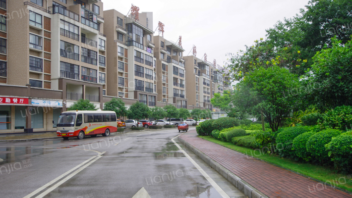 耀辉美好家园外景图