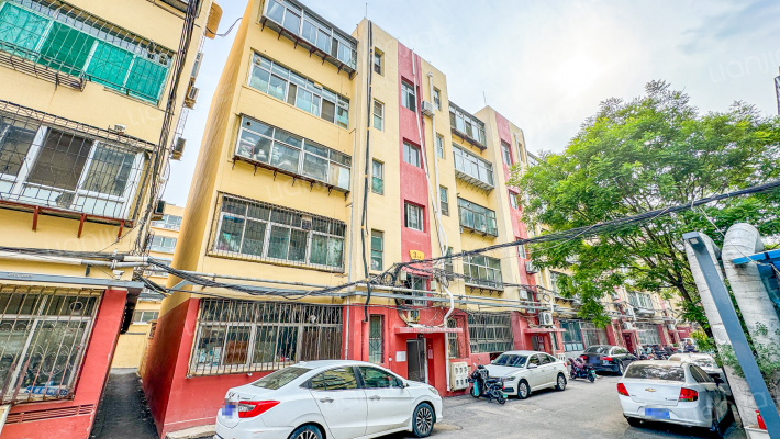 泰安市实验设备厂宿舍外景图