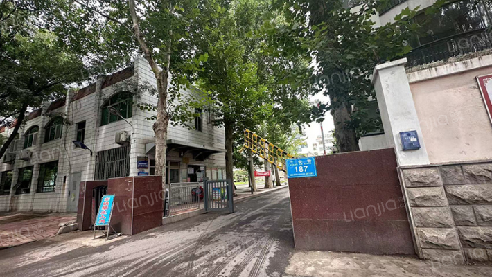 潍坊市卫生局宿舍外景图