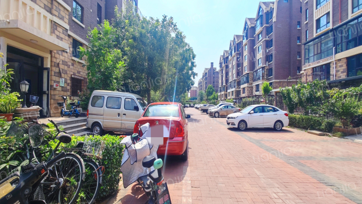 山水和苑外景图