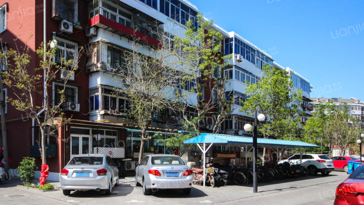 新华西里外景图