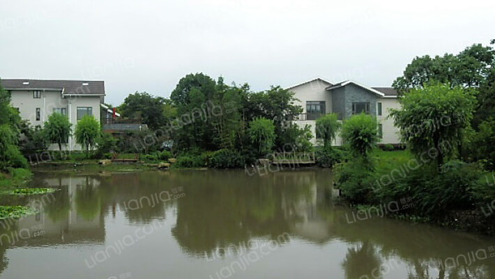 古北佘山国际别墅外景图