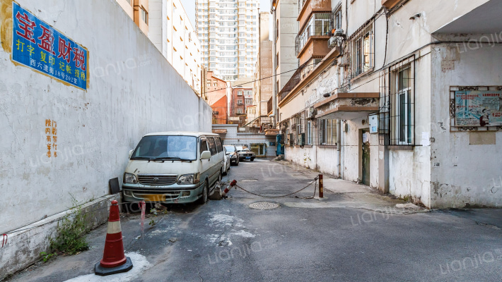 东六道街外景图