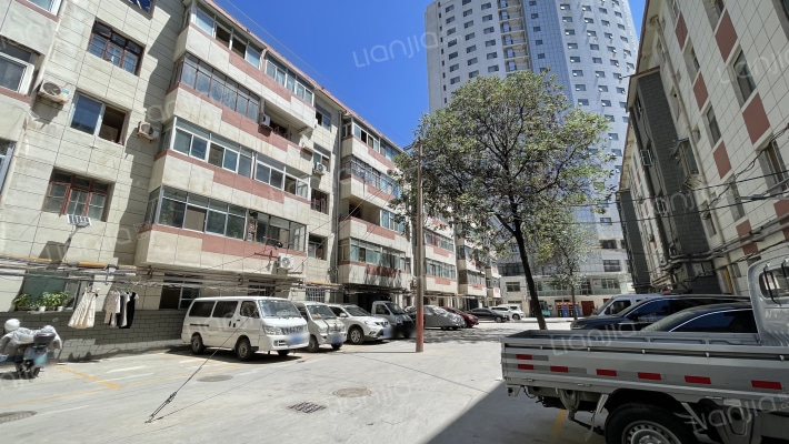 建委家属楼外景图