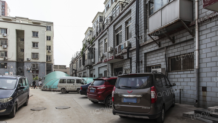 汇通花园广场外景图