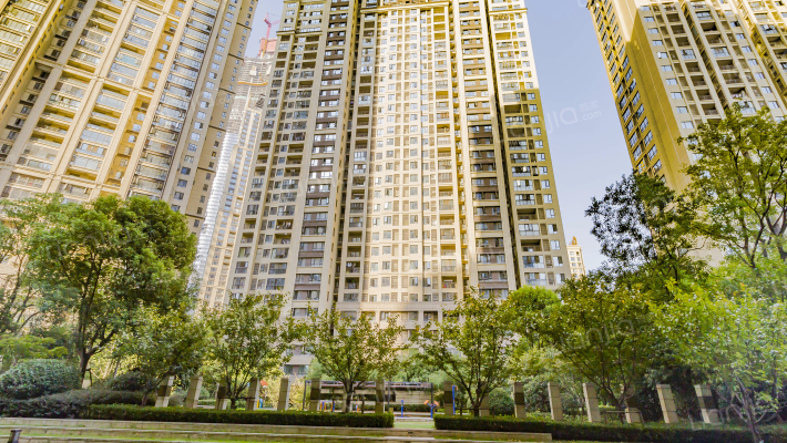 绿地国际金融城二期外景图