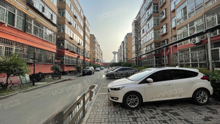 三给小区外景图