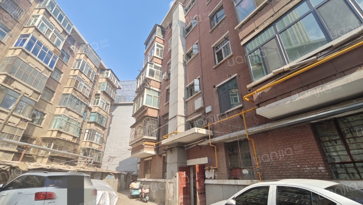 市服务公司家属院外景图